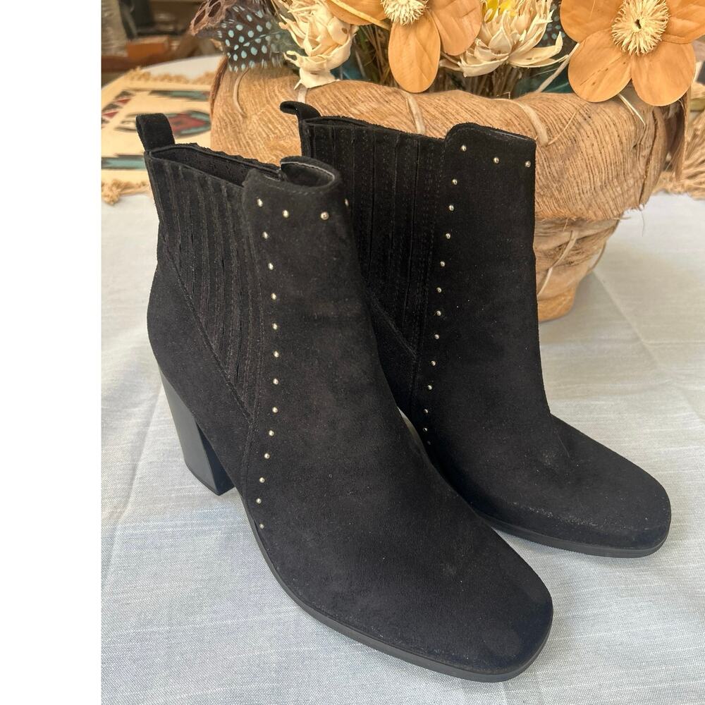 Forever 21 Black Faux Suede Ankle Boots Stud Accent, 3.5’ inch Heel Women’s 10